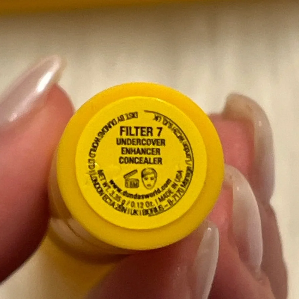 DUNDAS Beauty Undercover Enhancer Concealer - Filter 7 in Neautral Olive
